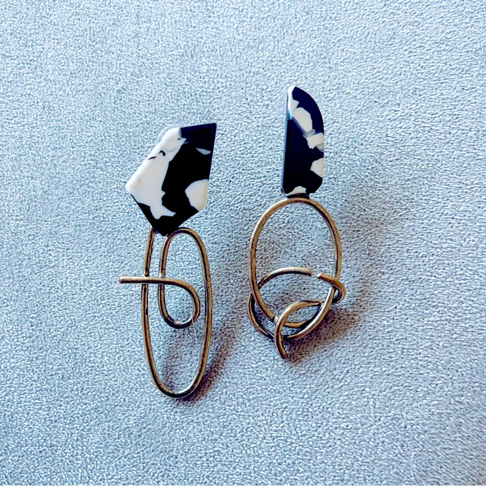 Nasty Gal | Twist of Fate Line Earrings